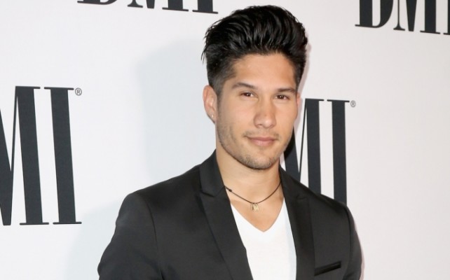 chino-miranda-solo-le-quiere-cantar-al-amor