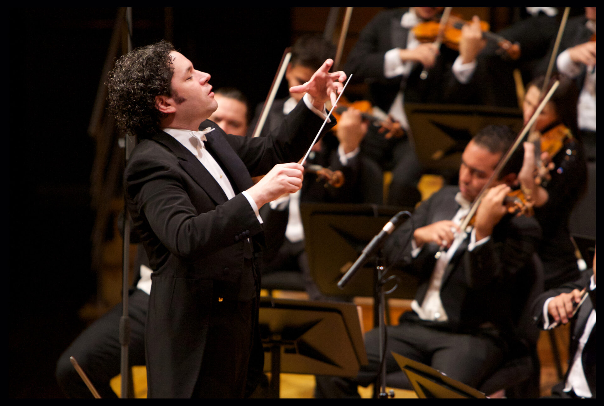 gustavo-dudamel-8-gerardo-gomez-fondo