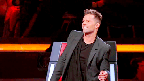 sadico_gozon_sexy_gay_rico_rickymartin_gif