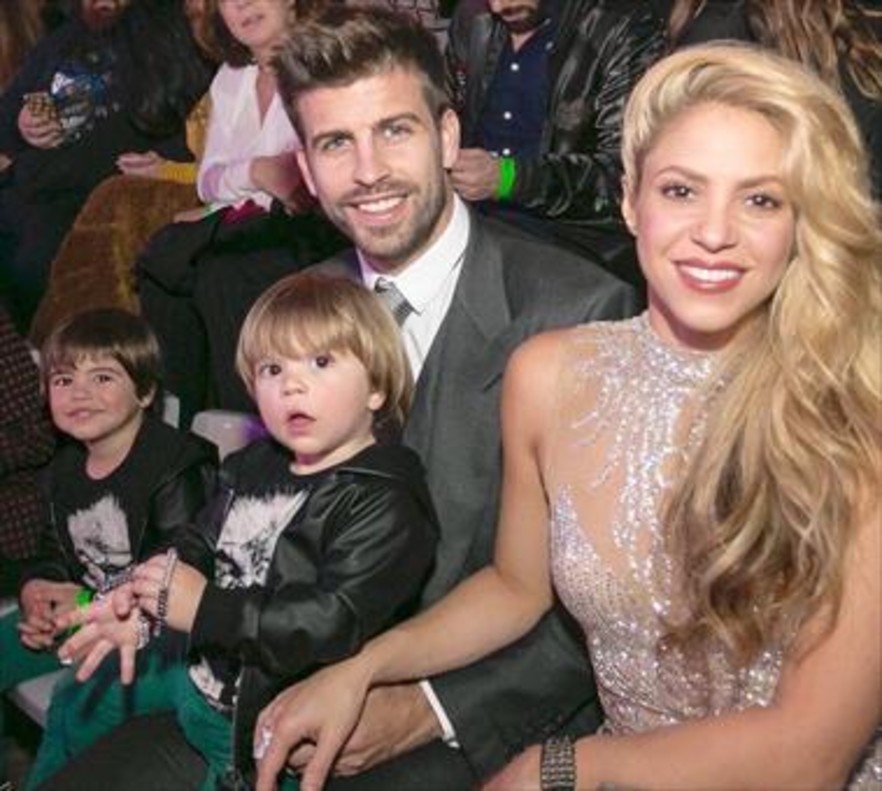 shakira-pique-junto-sus-hijos-milan-sasha-pasado-dia-por-noche-barcelona-1480719217104