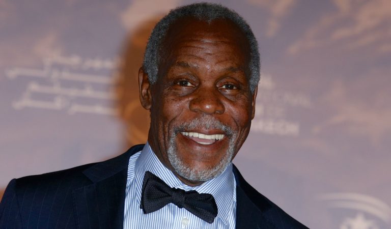 Danny Glover llevó flores a la tumba de Fidel Castro [Fotos]