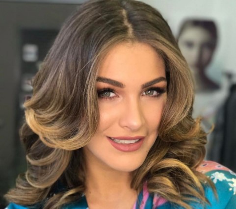 ¡Insólito! Esta Miss Venezuela usó una camisa de otro país en el Clásico Mundial de Béisbol y la destruyeron [Fotos]