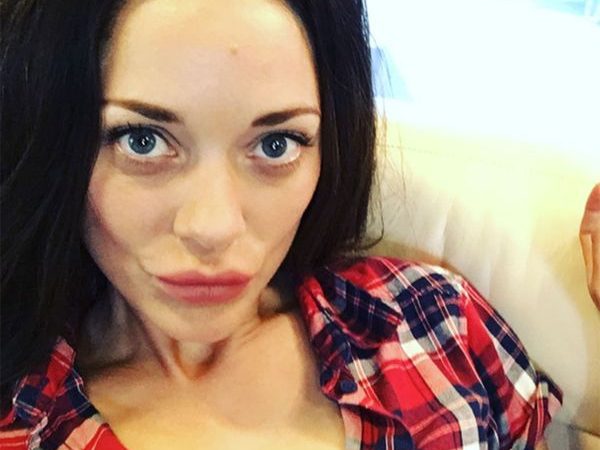 Marion Cotillard sorprende a sus fanáticos con su nuevo look a lo Angelina Jolie