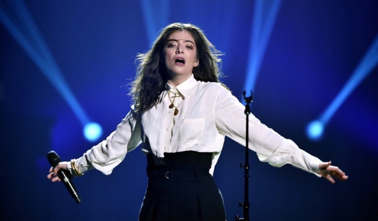 Lorde hizo un mal comentario sobre Whitney Houston y tuvo que pedir disculpas
