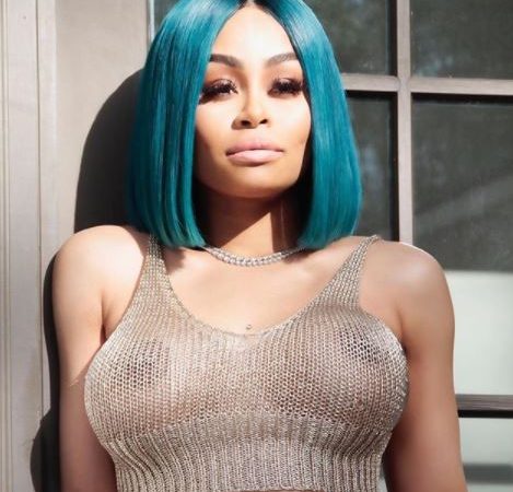 Este sexy traje de baño casi parte en dos a Blac Chyna ?[Fotos]