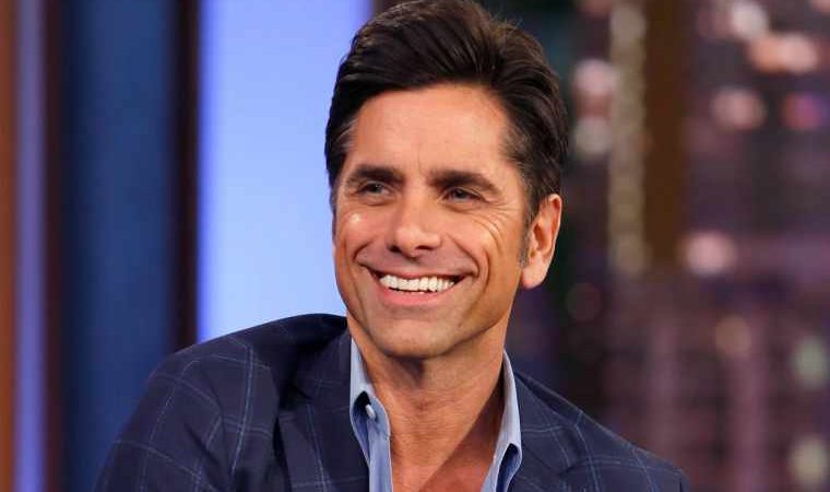 John Stamos denuncia abusos sexuales de su niñera durante su infancia