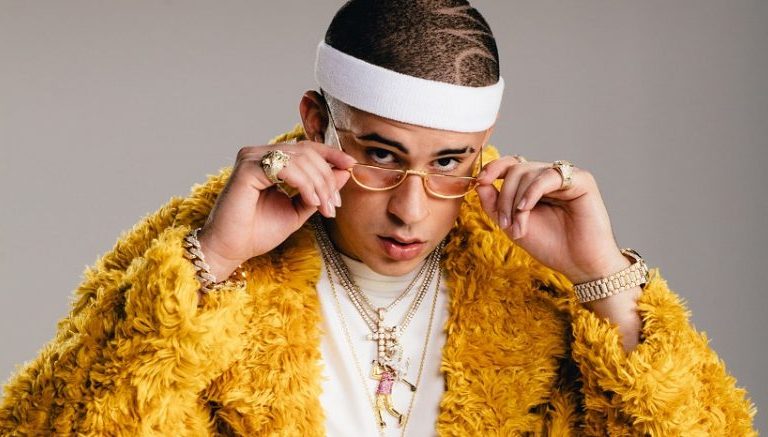 Sale a la luz una foto de cuando Bad Bunny trabajaba en un supermercado ?