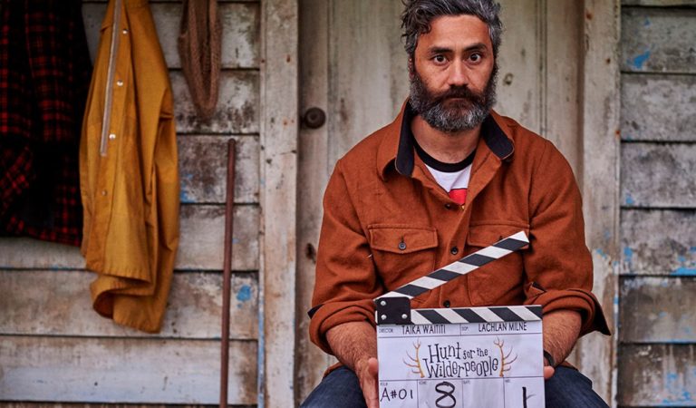 Taika Waititi es pillado entrando a una reunión secreta con Marvel Studios