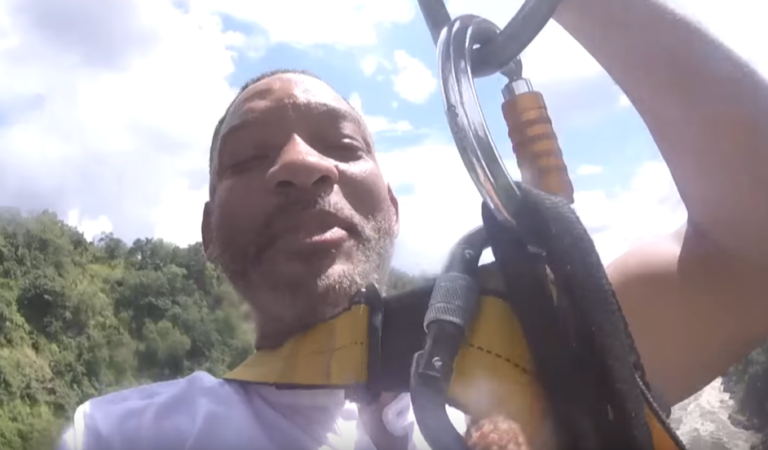 Will Smith celebra sus 50 años tirándose de un helicóptero ?