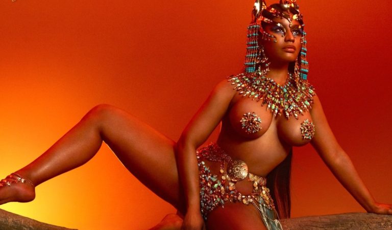 Nicki Minaj mostró su gran trasero con este ajustado body ??