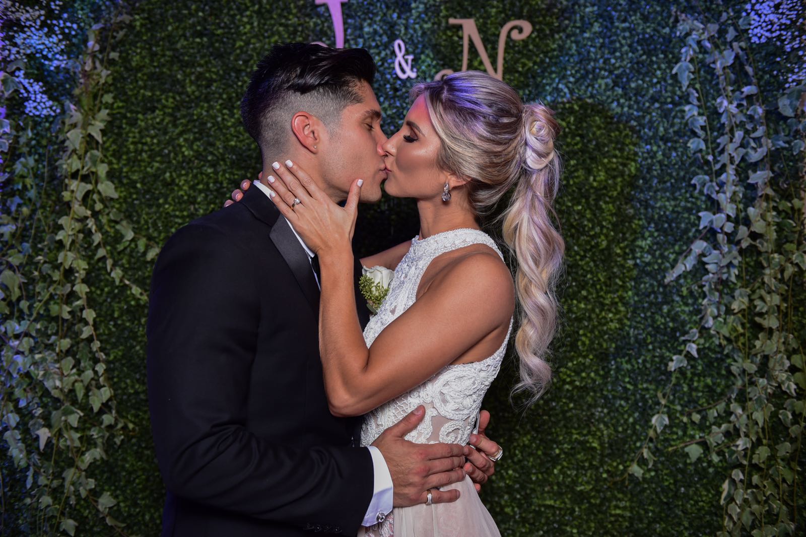 Chyno Miranda y Natasha Araos