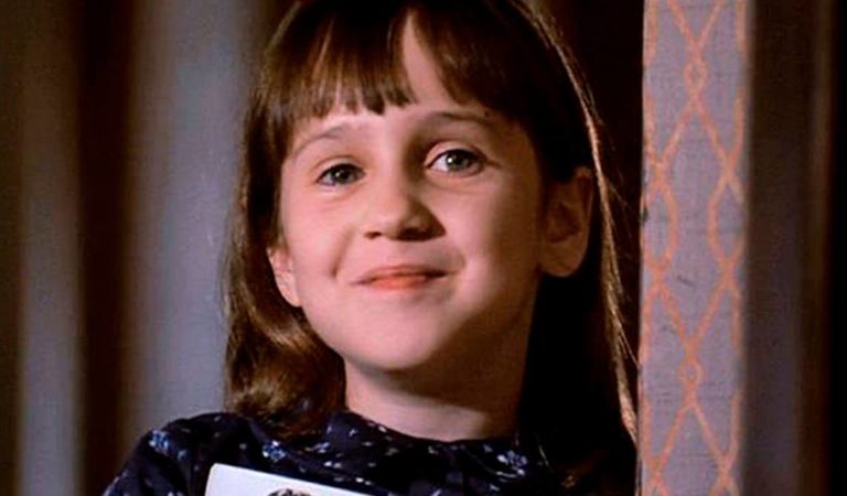 Danny DeVito responde a la explosión de su adaptación de Roald Dahl en Netflix