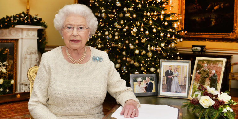 reina isabel madre meghan markle