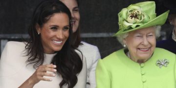reina isabel madre meghan markle