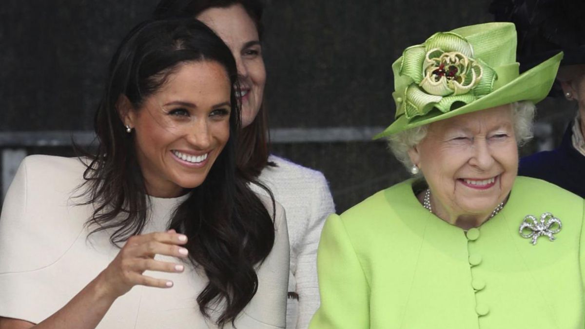 reina isabel madre meghan markle