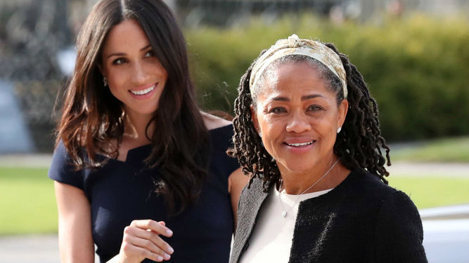 reina isabel madre meghan markle