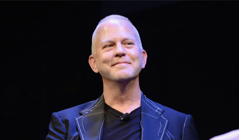 Ryan Murphy crea fondo de $500,000 para apoyar a su equipo en huelga en Hollywood