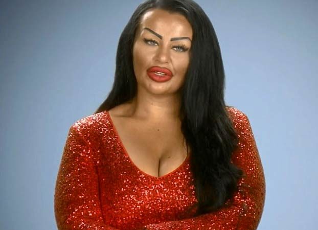 Se operó los pezones para tenernos en forma de corazón y el resultado no fue muy bueno [VIDEO]