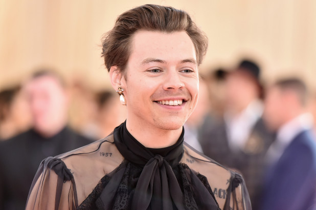 Harry Styles rompe el silencio sobre el escupitazo a Chris Pine en un nuevo vídeo