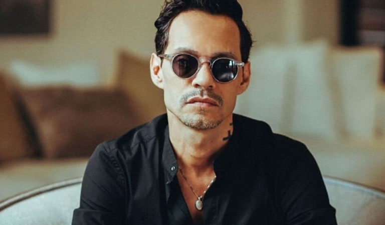 Marc Anthony le dio un apasionado beso a Romero Britto y todo quedo en video