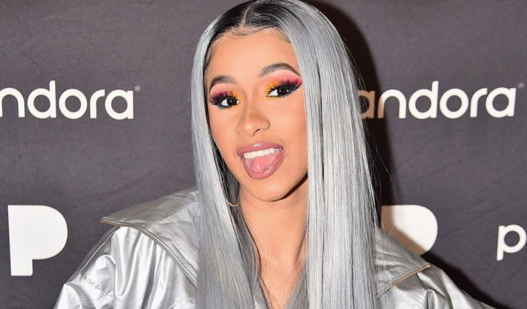 ¿Creías haberlo visto todo? Con cuchillo en mano: Cardi B cantó al ritmo de Juan Gabriel y Ana Gabriel ?‍??