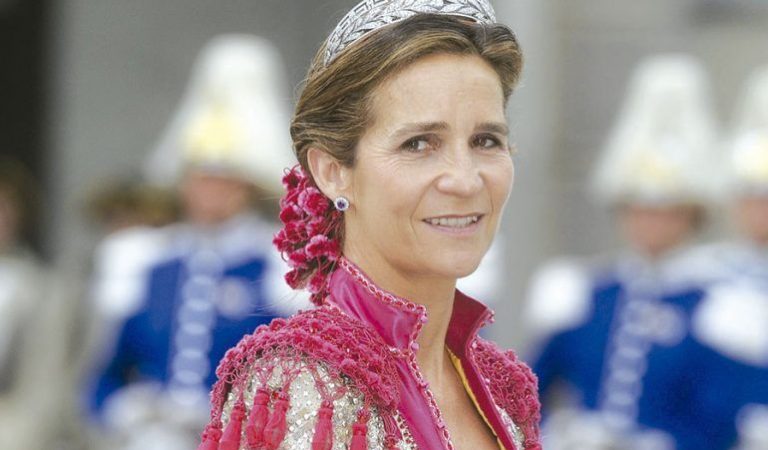 En apoyo al personal sanitario: La infanta Elena interpretó un tema de Coldplay ??