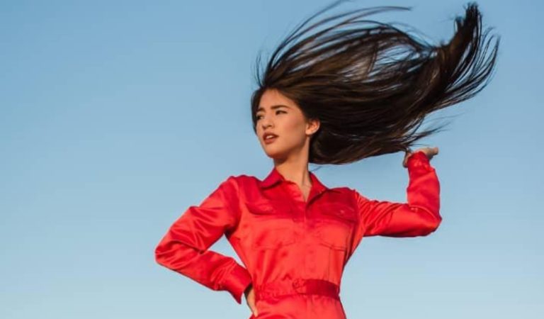 ¡Con actitud! La venezolana Oriana Aponte pisa fuerte las pasarelas del mundo ??