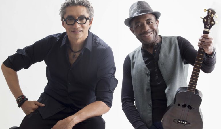 Bitoqueao sorprende al público con su «Delivery de besos» ??