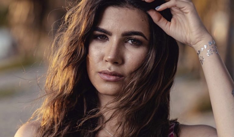 Estefania Moly Calero causó furor al mostrar su cuerpo en traje de baño ?☀️