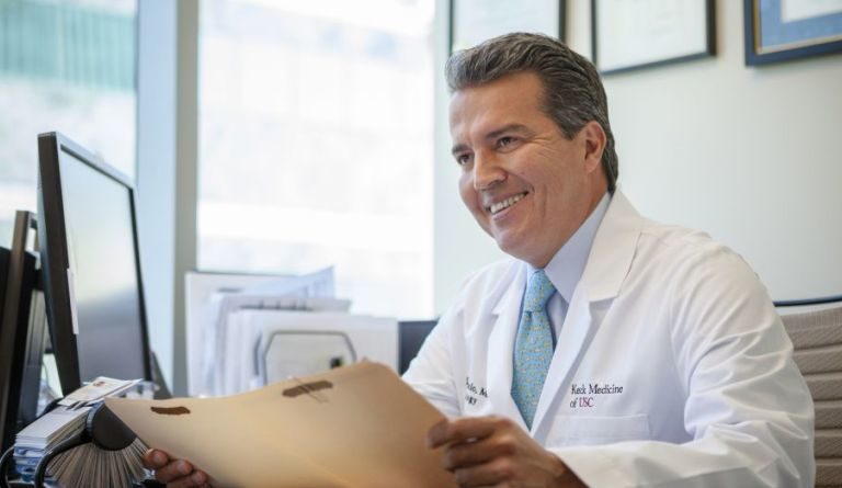 René Sotelo habla del COVID-19 en nuevo capítulo de la serie #EntreMédicos ??‍⚕️?