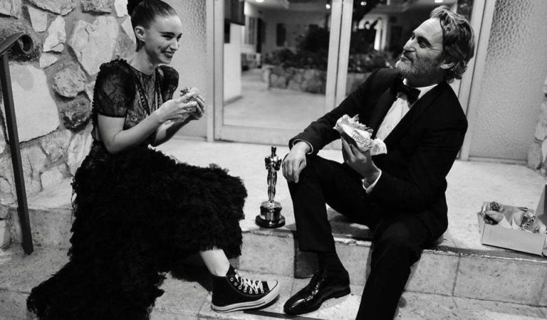 Joaquin Phoenix y Rooney Mara son padres… ¡Adivina cómo se llama el bebe!