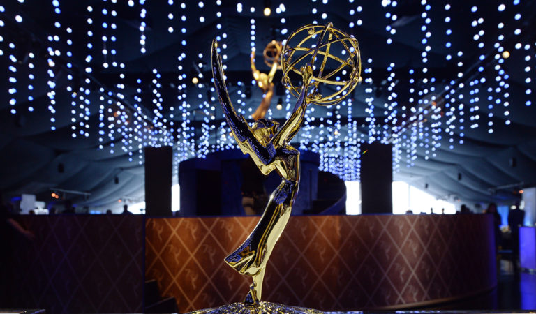 Los Emmys 2021 se celebrarán al aire libre y limitarán los nominados por invitación