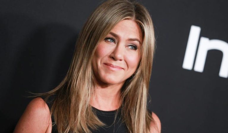 ¡Se salió de control! Jennifer Aniston tuvo que usar un extintor de incendios en pleno escenario de los Emmy 2020 ??