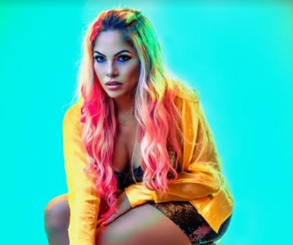 ¡No hay pandemia que la detenga! MiaQueen lanzó «Movimiento» ??