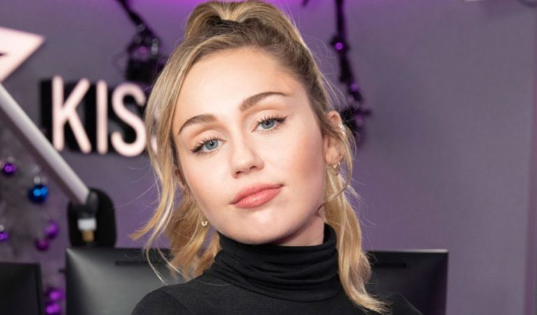 Miley Cyrus reveló que se obsesionó con una perrita que encontró en la calle ??