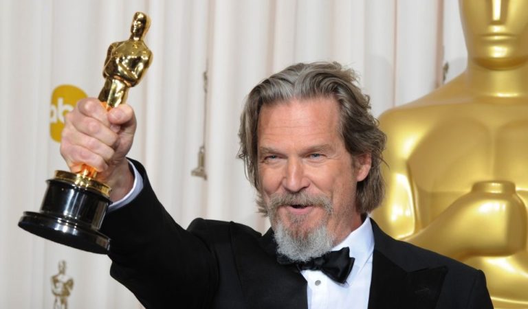 El actor Jeff Bridges anunció que fue diagnosticado con cáncer