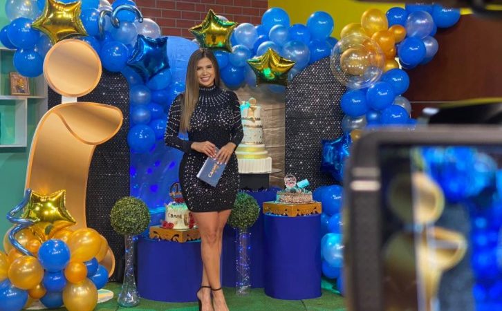 Astrid Gallardo celebró con el público los 13 años de Canal i ??