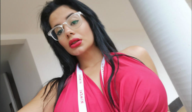 Amaranta Hank le dio cabezazo a hombre que maltrataba a su esposa