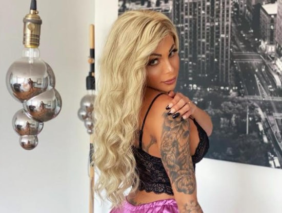 ¡Dando de qué hablar! Vanessa Jhons, la transexual que va robando suspiros por Europa ??