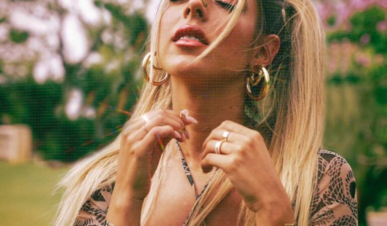 Corina Smith se luce con su nuevo tema «Porfin»