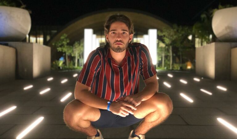 Juan Sebastián lanzó «WYSF», el tema que da paso a lo que será su próximo EP «Anoche» ??