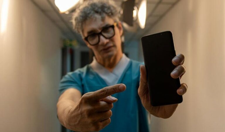 Bitoqueao insiste «No me dejes en visto» con su más reciente promocional ??