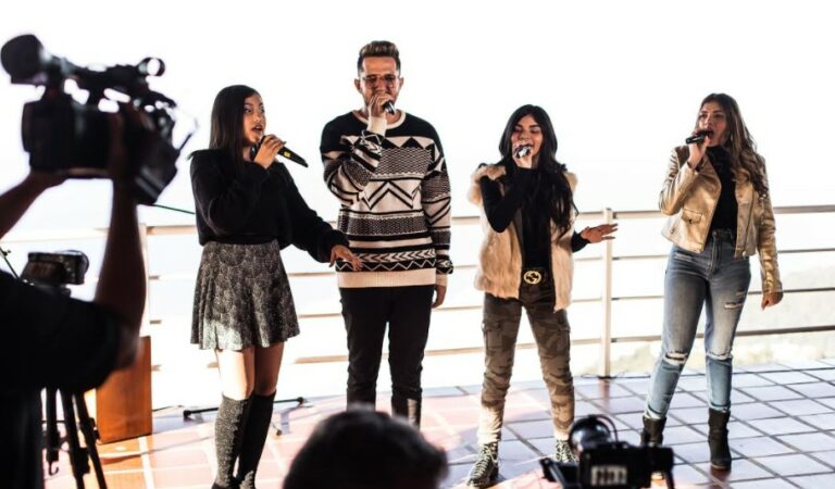 ¡De ensueños! Glitch celebró su segundo aniversario al ritmo de «Aleluya» ??