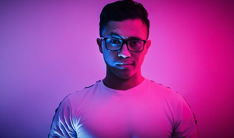 Traspasando fronteras: El diseñador venezolano Henry Pineda consolida su carrera ??