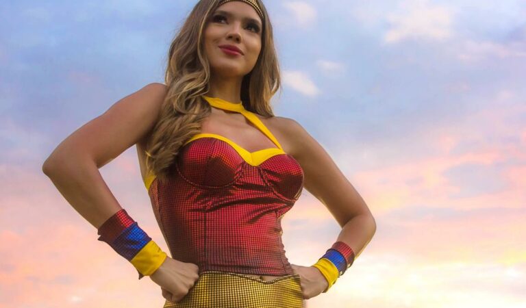 Adriana Peña debuta en lo empresarial con «Poderosa Shop»