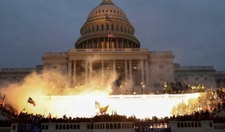 ¿Te quieres reír? Los mejores memes del asalto al Capitolio de Estados Unidos
