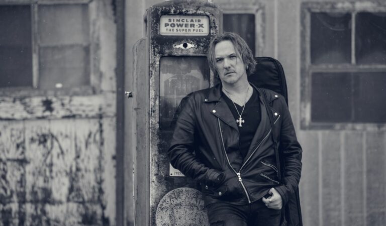 «Latidos»: El tema de jorge Cid que acompaña a la telenovela «Eneamigas» ??