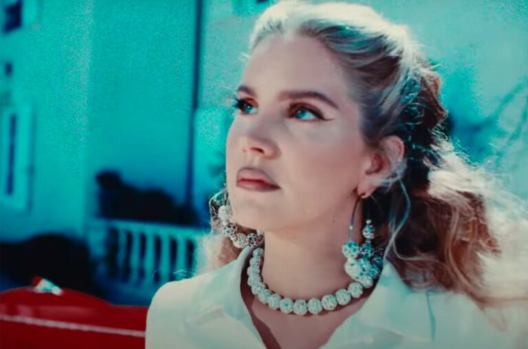 Lana del Rey Chemtrails Over The Country Club