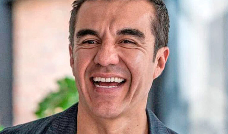 Adrián Uribe contó cómo el coronavirus acabó con su papá en una semana