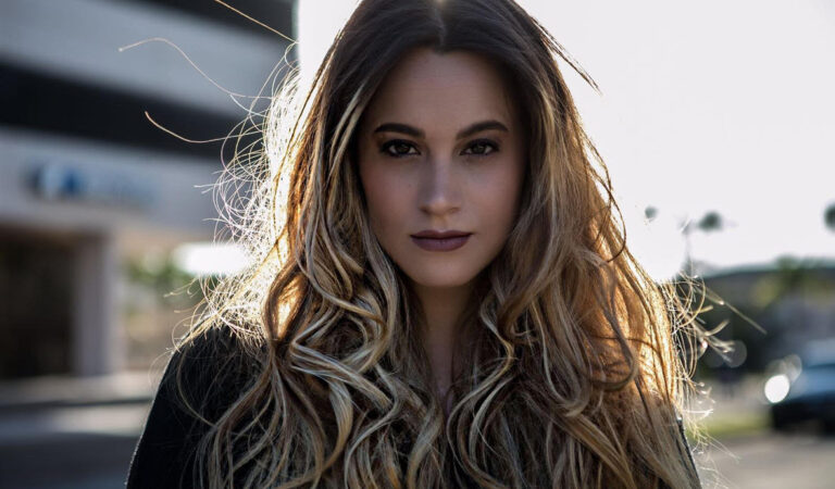 Ahora suena en la radio: La DJ Andrea Hoyos estrena programa ??️
